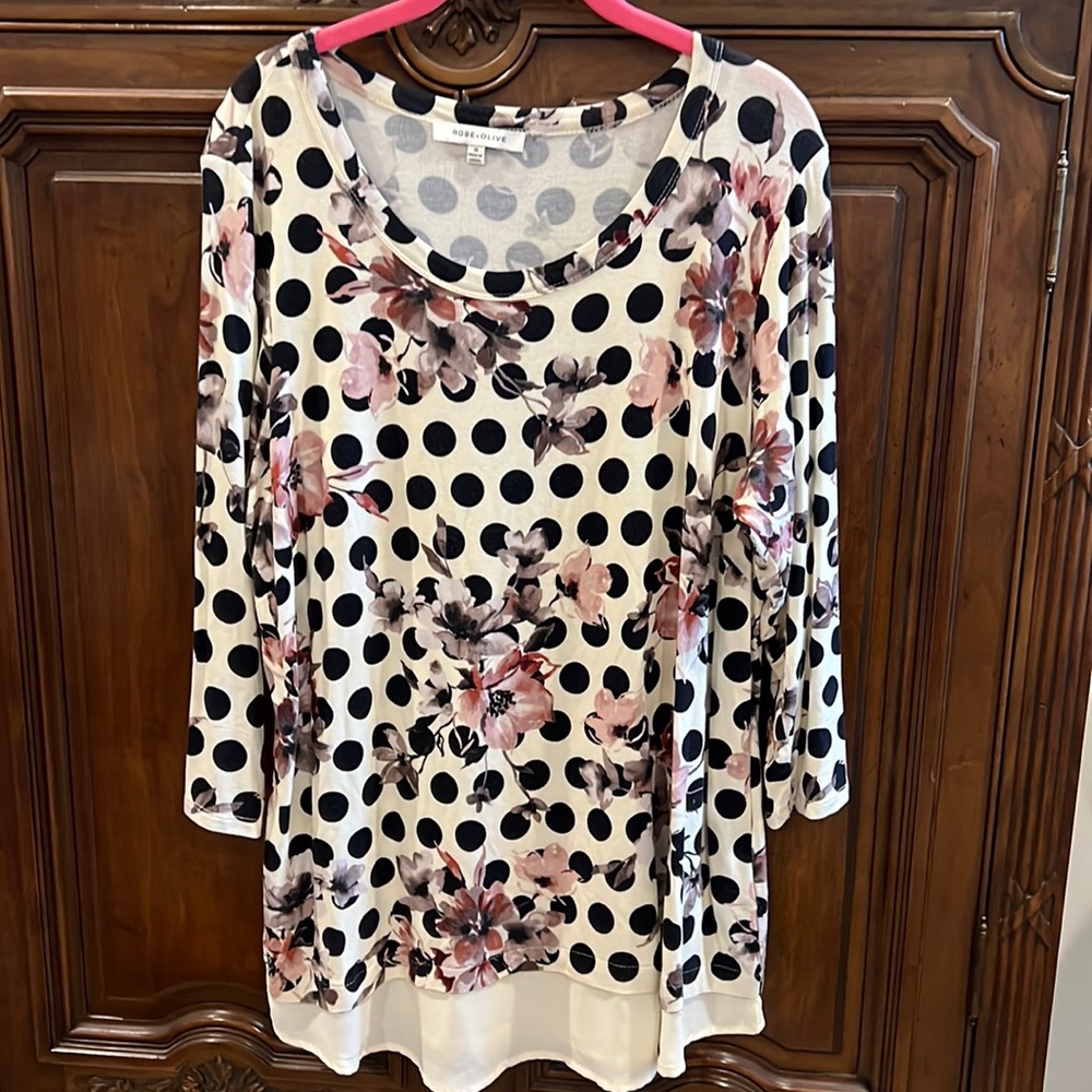 Women’s Plus blouse- stretchy soft material - 1X